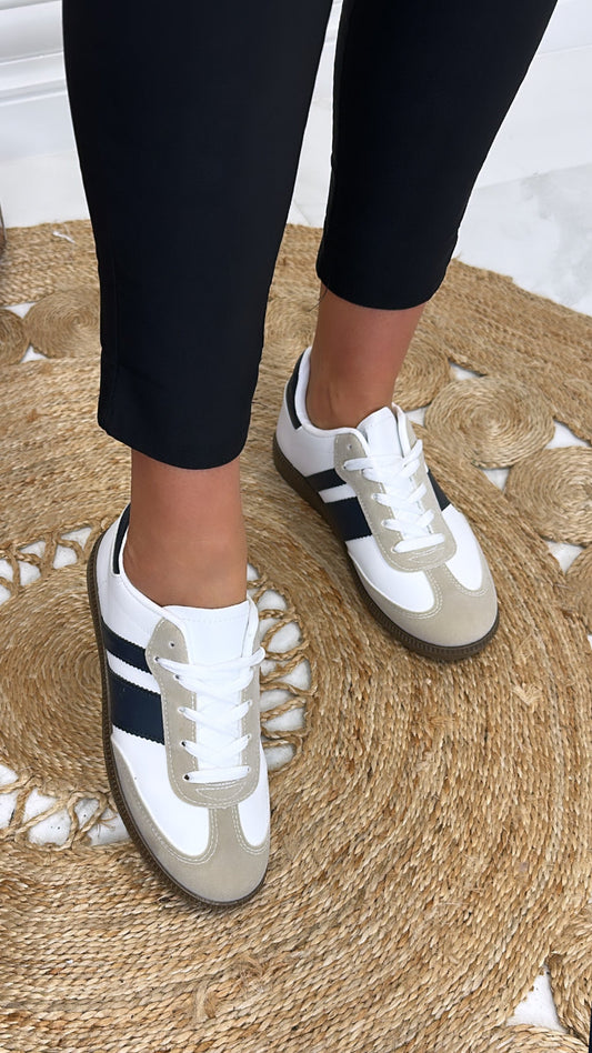Larsa Wit/Marine Sneakers: Stijlvol Comfort