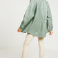 Chique Saliegroene Oversized Faux Lederen Shacket – Moderne Elegantie Ontmoet Casual Stijl