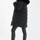 Chique Noir Lange Jas met Nepbont Capuchon & Gewatteerde Elegantie
