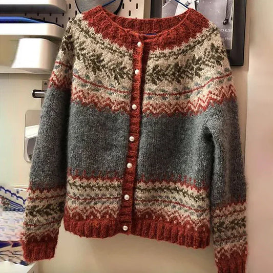 Abigail - comfortabele trui met knopen in vintage jacquard van fel Island
