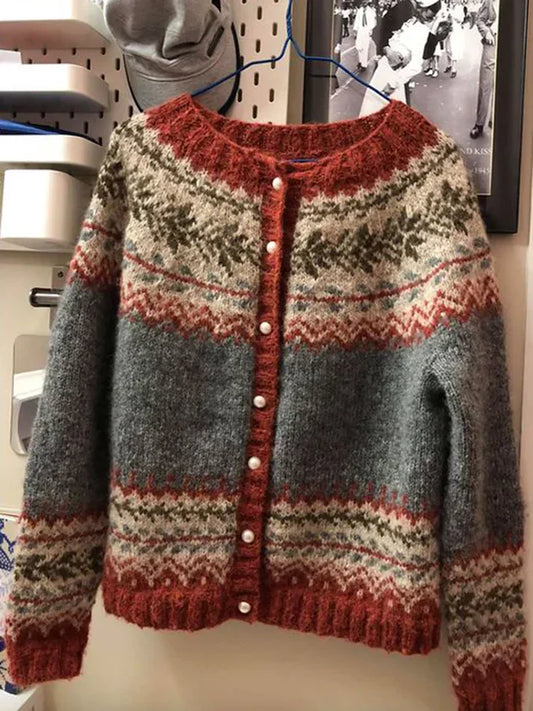 Abigail - comfortabele trui met knopen in vintage jacquard van fel Island