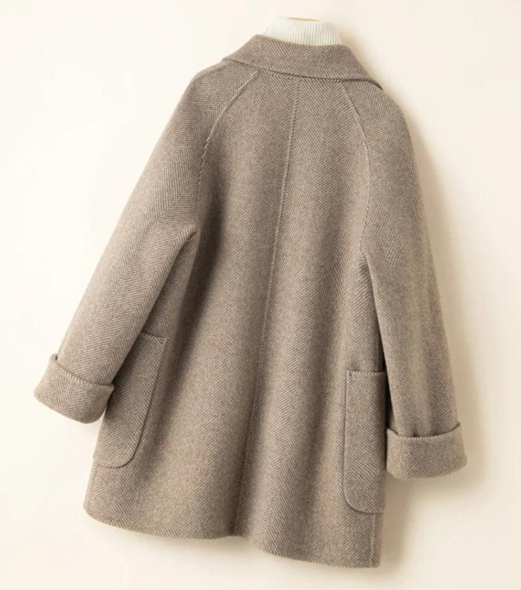 Elegantie Herdefinieerd: Herringbone Halflange Wollen Jas