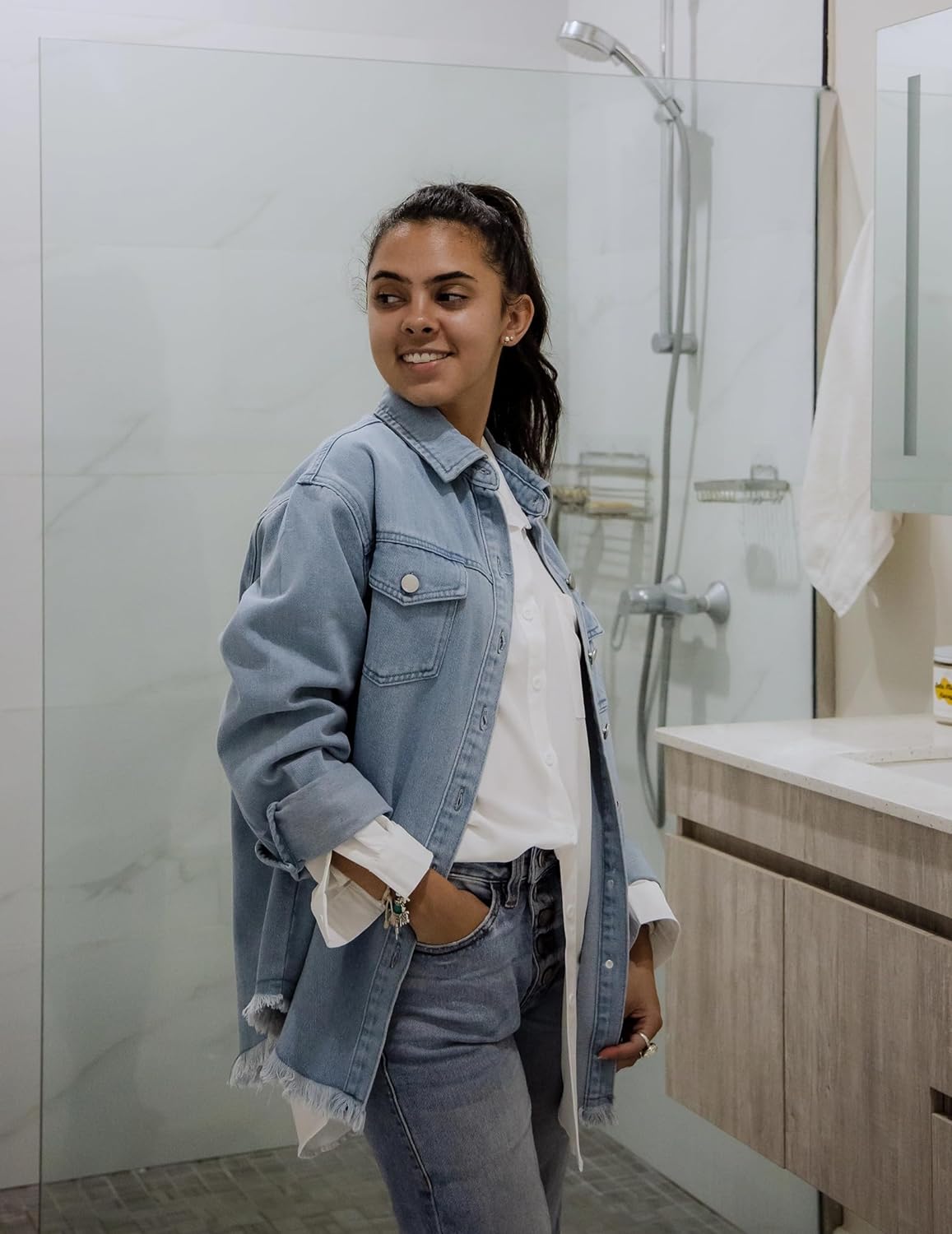 Chique Dames Spijkerjack - Ripped & Stretchy, Oversized met Zakken