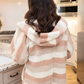 Gezellig Gestreept: Oversized Flanellen Capuchonjas
