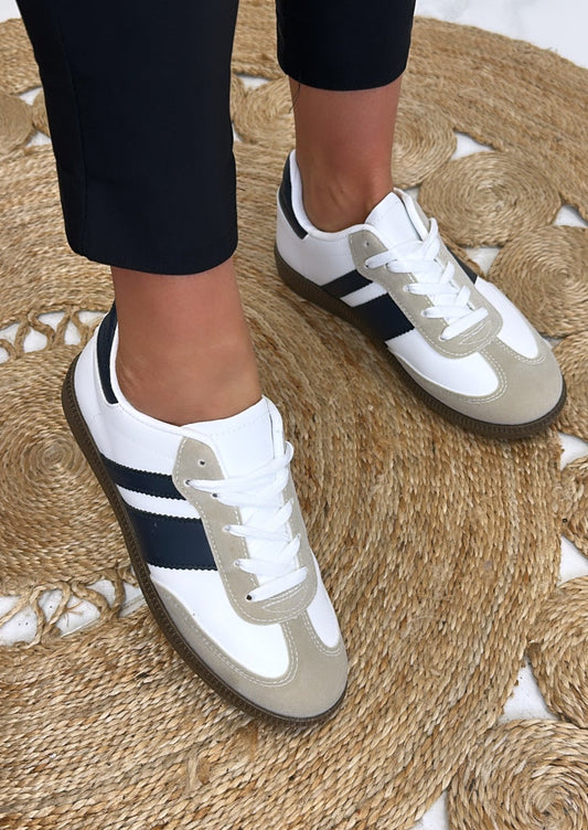 Larsa Wit/Marine Sneakers: Stijlvol Comfort