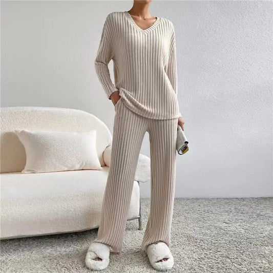 Chique Comfort: Geribbelde Gebreide V-Hals Ensemble - Elegante Lange Mouwen Top & Gezellige Broek