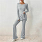 Chique Comfort: Geribbelde Gebreide V-Hals Ensemble - Elegante Lange Mouwen Top & Gezellige Broek