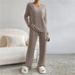 Chique Comfort: Geribbelde Gebreide V-Hals Ensemble - Elegante Lange Mouwen Top & Gezellige Broek