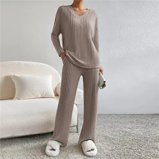 Chique Comfort: Geribbelde Gebreide V-Hals Ensemble - Elegante Lange Mouwen Top & Gezellige Broek
