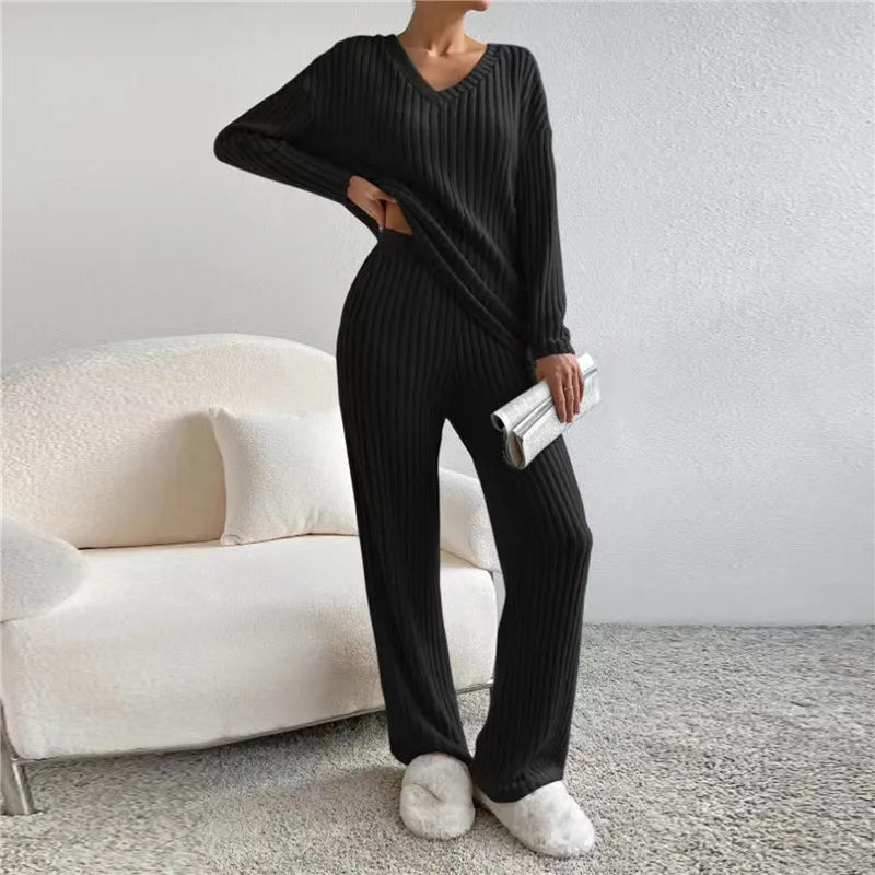 Chique Comfort: Geribbelde Gebreide V-Hals Ensemble - Elegante Lange Mouwen Top & Gezellige Broek