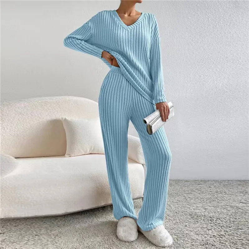 Chique Comfort: Geribbelde Gebreide V-Hals Ensemble - Elegante Lange Mouwen Top & Gezellige Broek