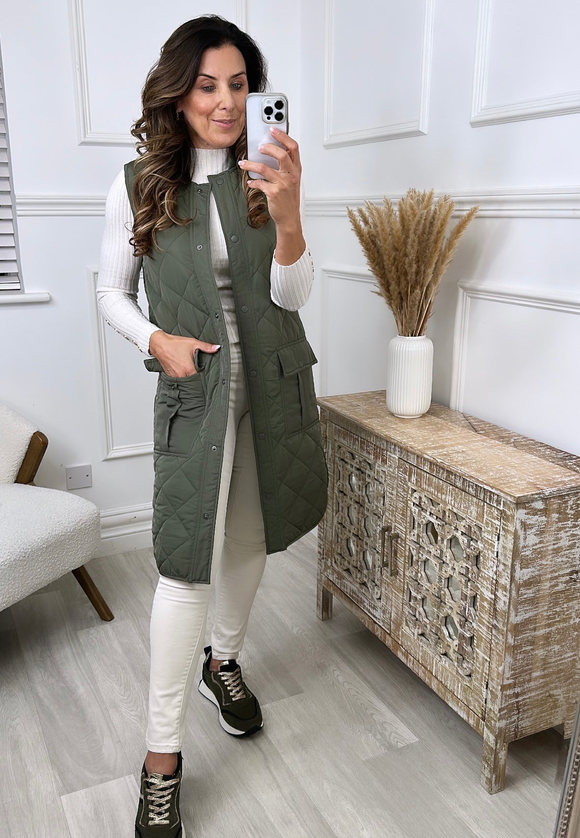 Elegante Khaki Gewatteerde Gilet: Licht & Stijlvol