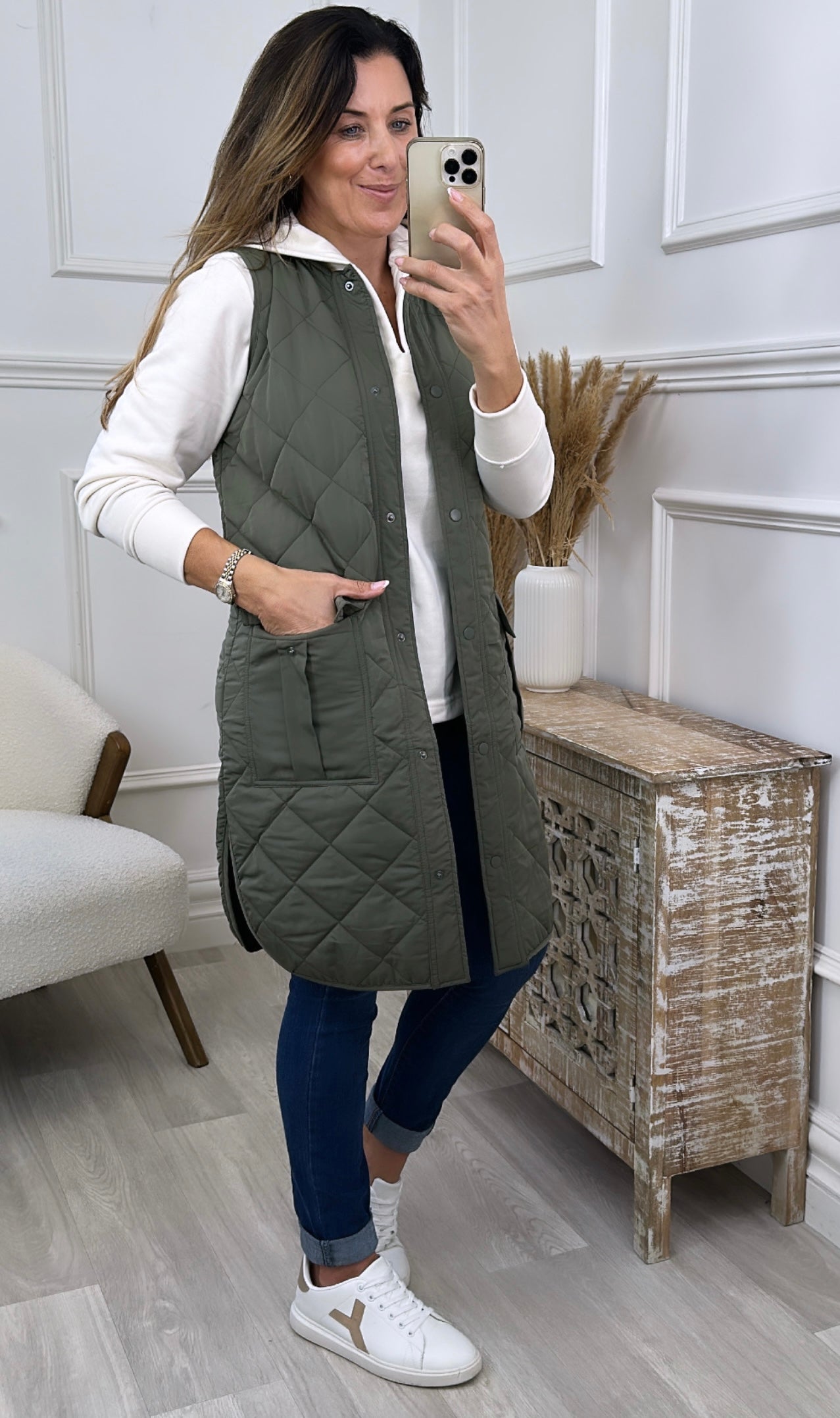Elegante Khaki Gewatteerde Gilet: Licht & Stijlvol