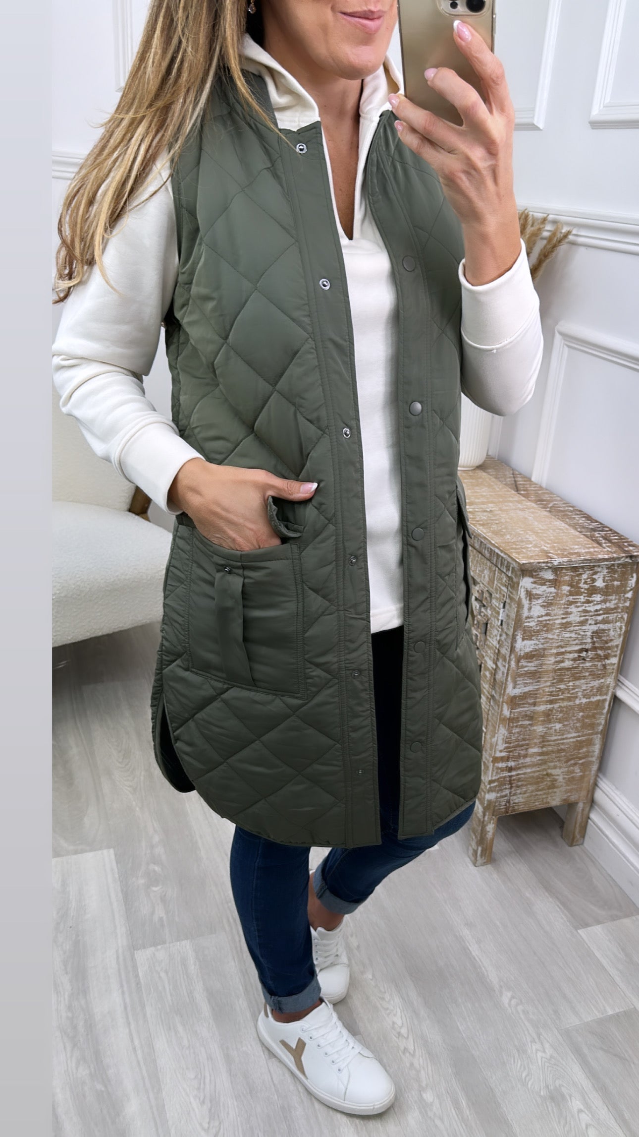 Elegante Khaki Gewatteerde Gilet: Licht & Stijlvol