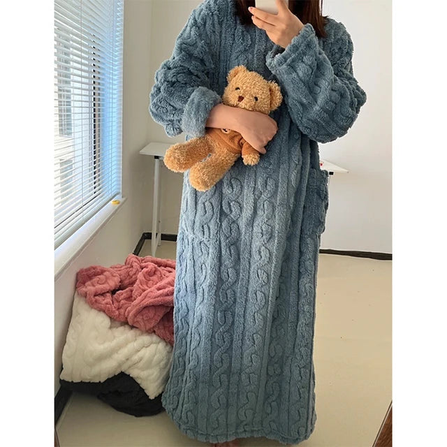 Knusse Coral Fluwelen Nachtjapon: Winterwarmte en elegantie