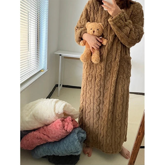 Knusse Coral Fluwelen Nachtjapon: Winterwarmte en elegantie