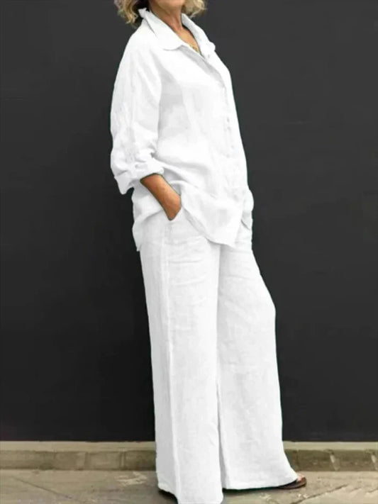 Casual linnenensemble met knoopsluiting